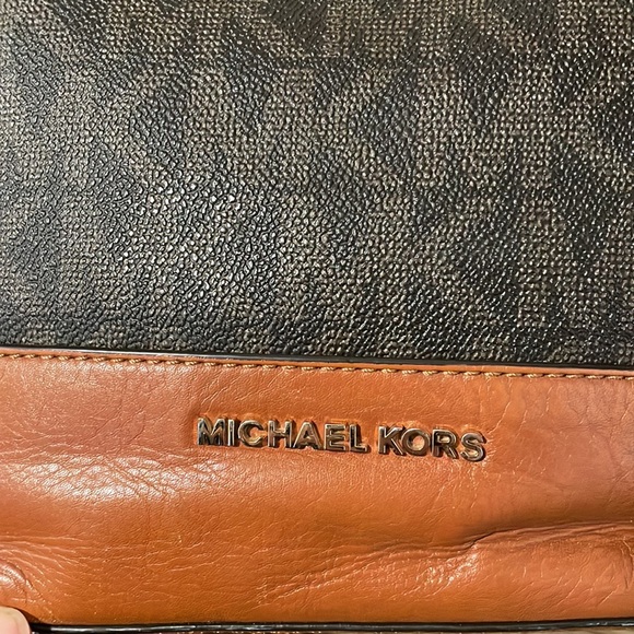 Michael Kors brown MK logo crossbody purse - Picture 5 of 9